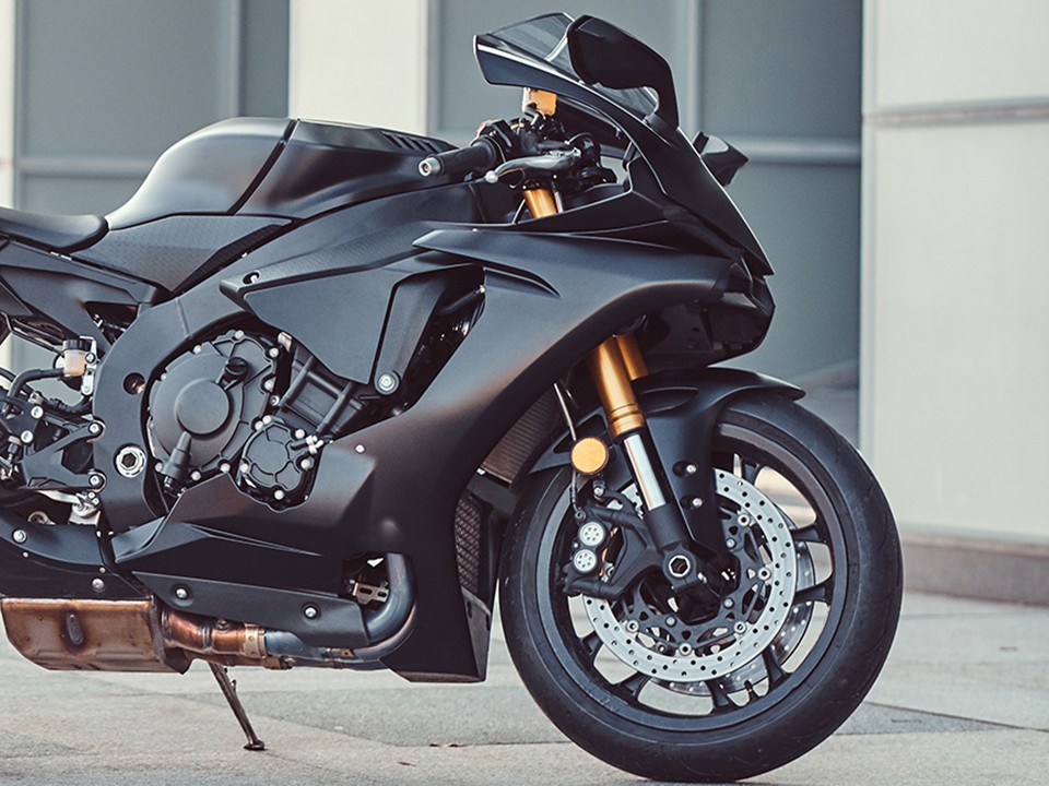 Парковка для избранных: Yamaha 120 обосновалась на четвертом этаже серпуховской многоэтажки