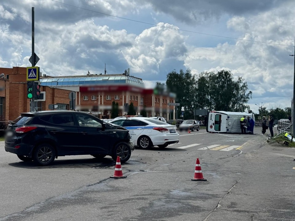 Полиция работает на месте ДТП с машиной скорой помощи в Егорьевске