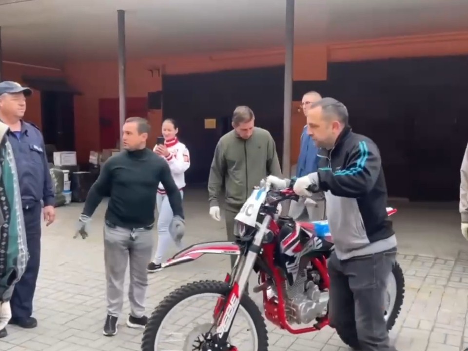 Кроссовый мотоцикл передали бойцам СВО из Егорьевска