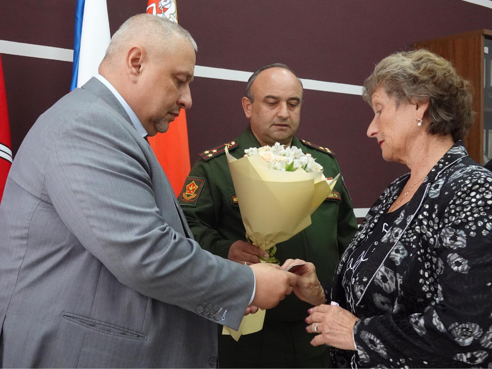 Матерям бойцов, погибших на СВО, вручили награды