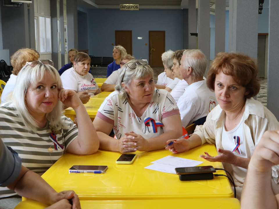 Жители Серебряных Прудов вспомнили первого президента и основы Конституции