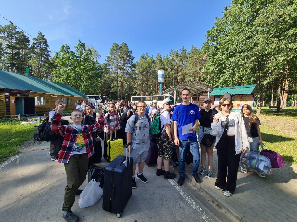 В подмосковных лагерях стартовали смены для детей из Курска и Белгорода