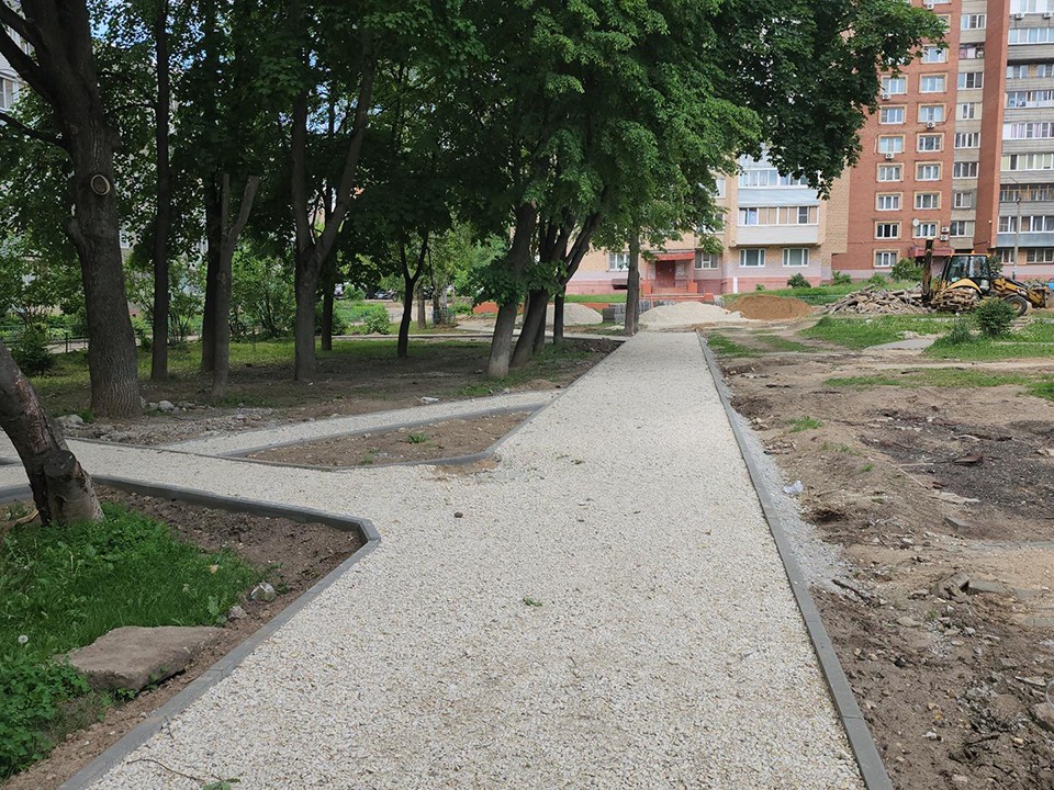Двор на улице Талсинской обновят к середине августа