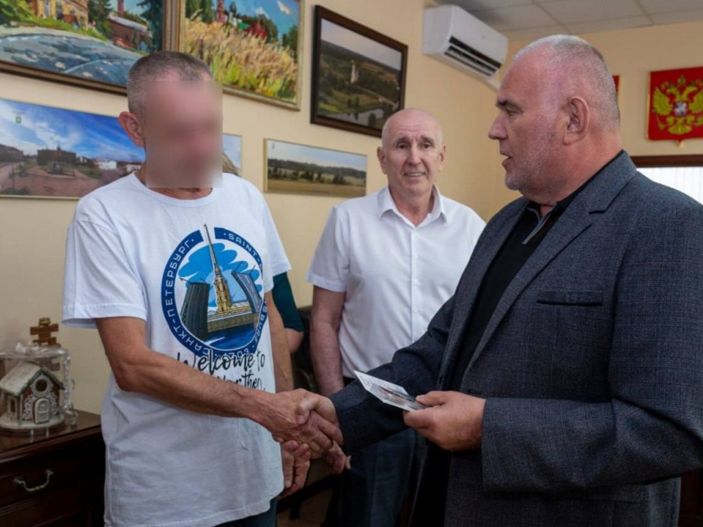 Водителю талдомского предприятия вручили высокую награду за помощь бойцам СВО