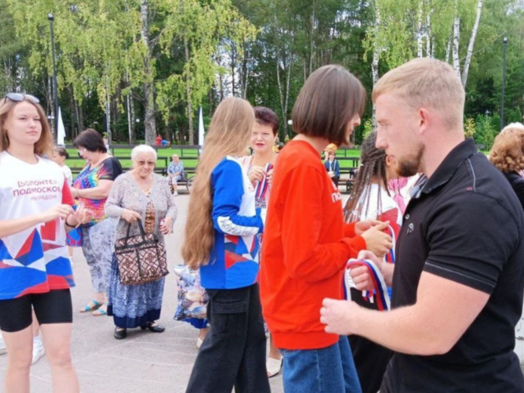 Более 2 тыс. ленточек-триколор раздадут талдомские волонтеры в День России