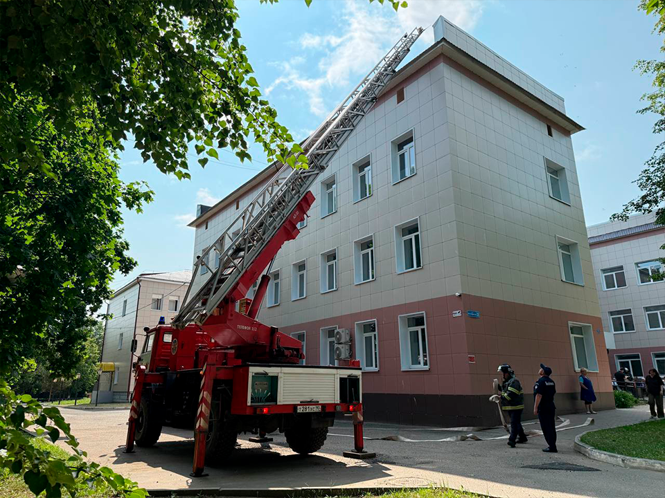 Зарайские медики отработали навыки эвакуации больных на противопожарных учениях