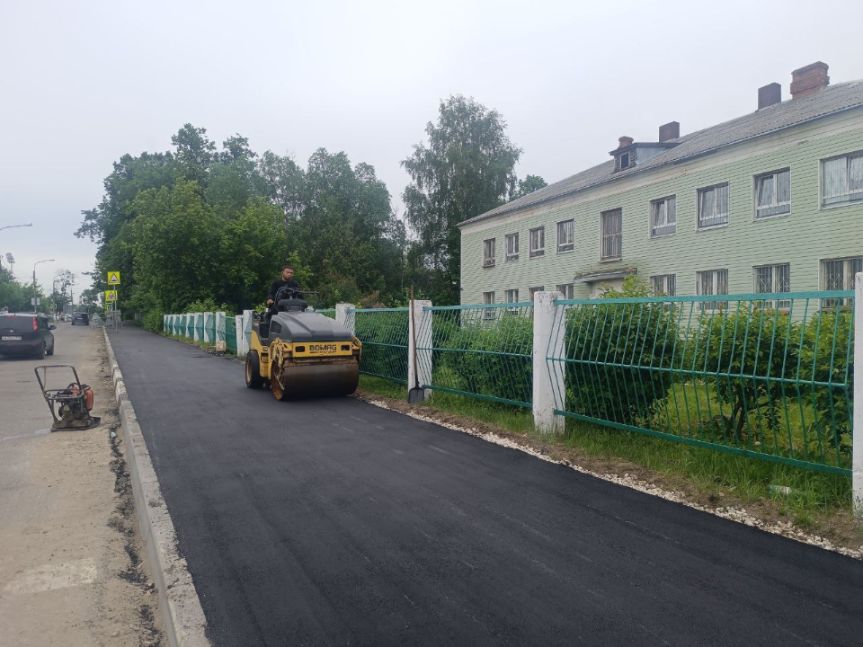 На улице Радио в Электростали начали укладывать новый асфальт