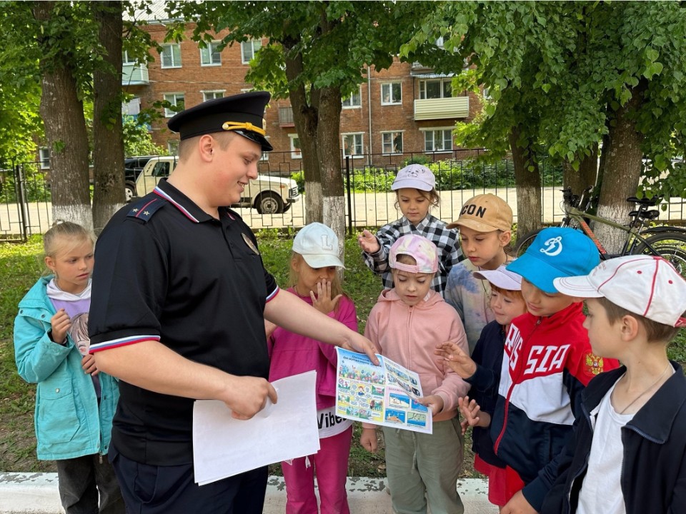 Детей в Лотошине научили проводить лето весело и безопасно