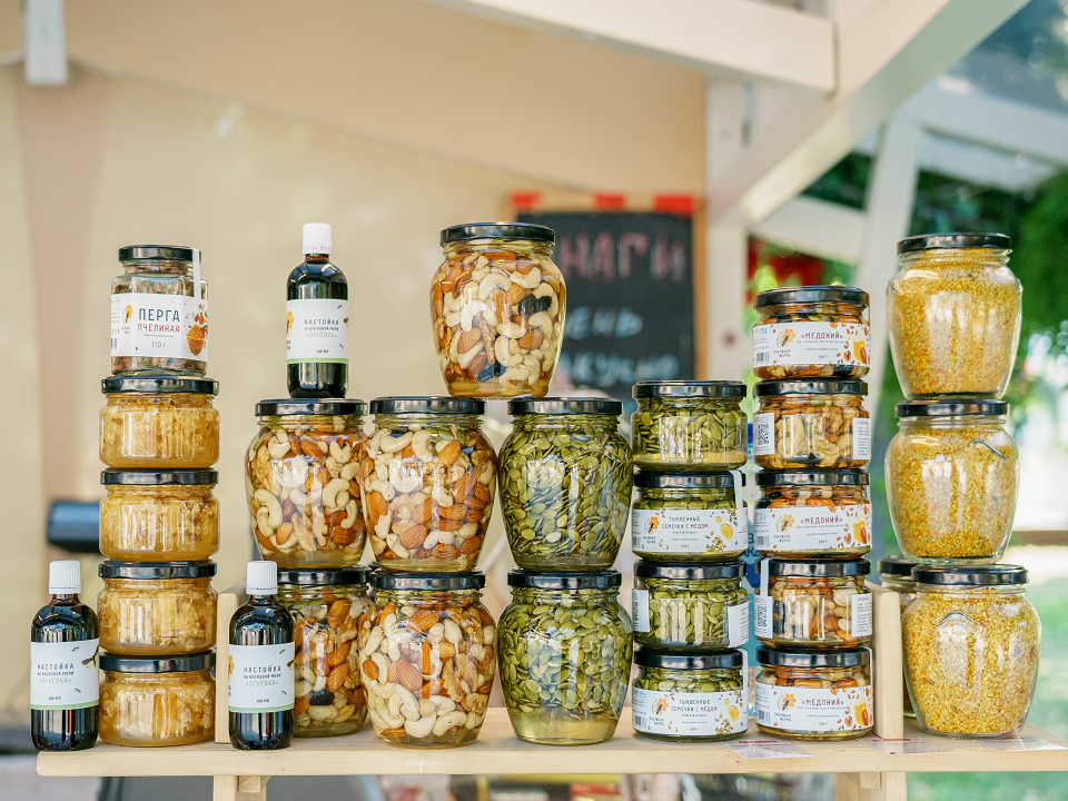 Ко Дню молодежи в Лотошине открылась ярмарка фермерских продуктов