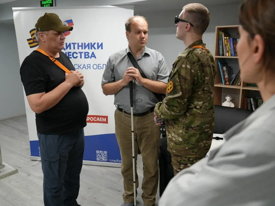 Умные трости получили подмосковные ветераны СВО