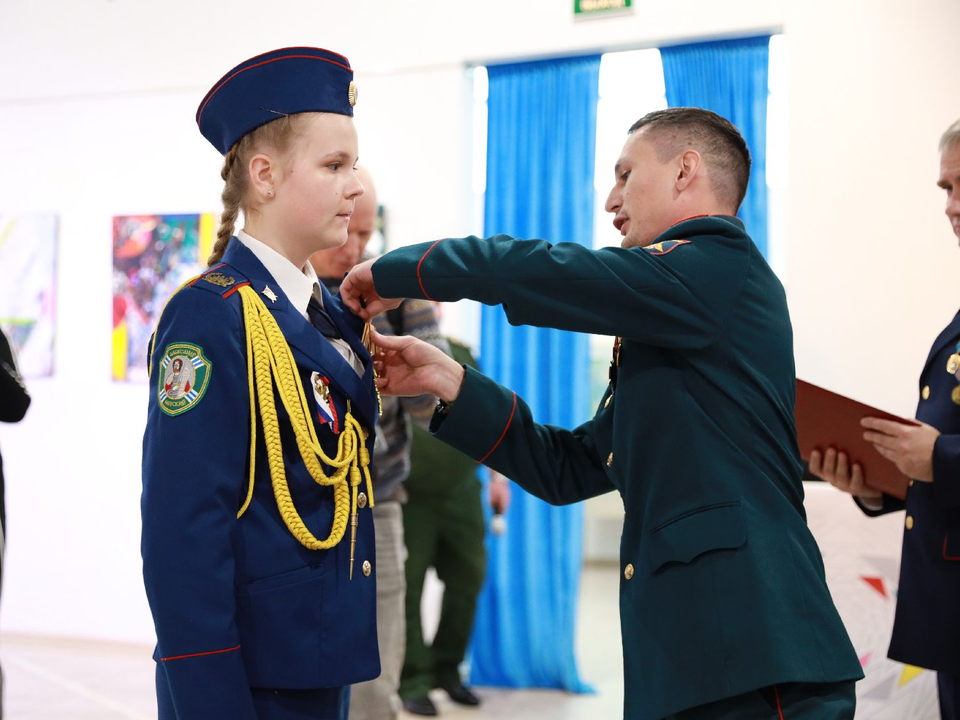 Кадеты из Химок поздравили  волонтеров ДНР с Днем защиты детей