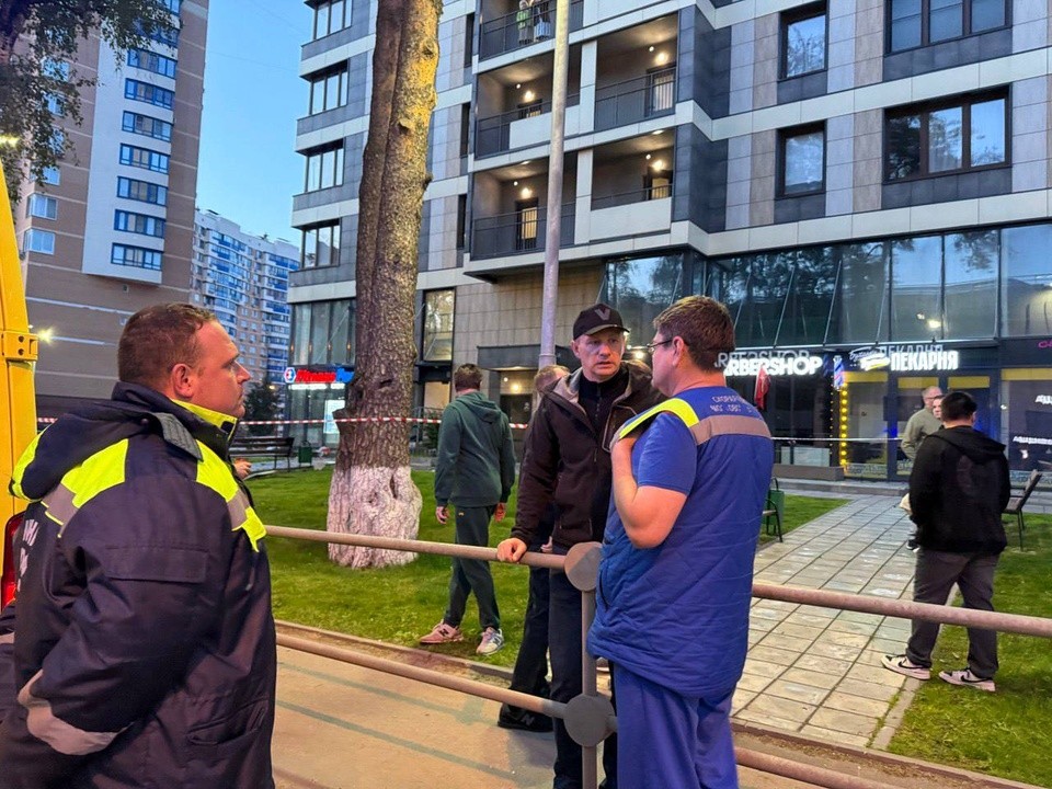 Жильцам пострадавшего от атаки БПЛА дома оказали помощь в Красногорске