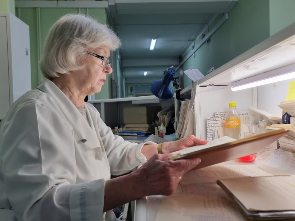 Электростальская медсестра отметила 50-летие работы в ЦМСЧ-21