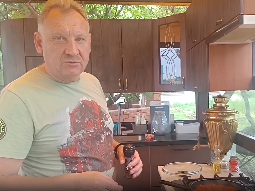 Секрет яичницы для внуков с овощами и рапсовым маслом раскрыл в своем блоге глава Зарайска