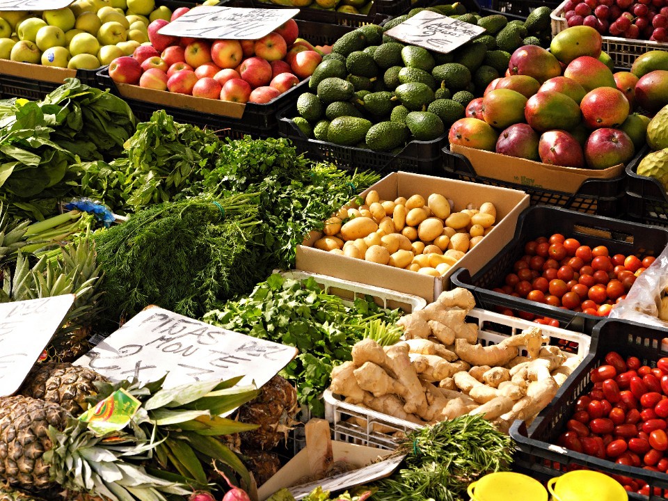 Какие сезонные продукты продают на волоколамских рынках с местных огородов