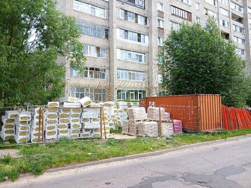 Фасад дома 1985 года постройки в Белозерском обновят к сентябрю