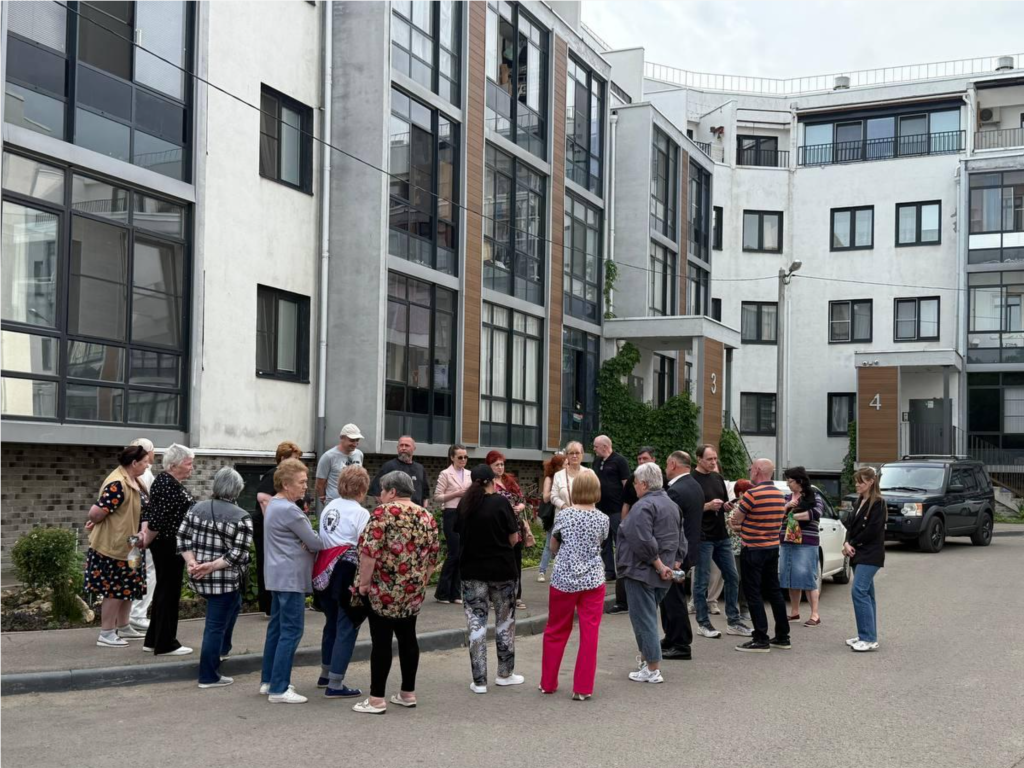 В жилом комплексе на Почтовом переулке отремонтируют гаражи