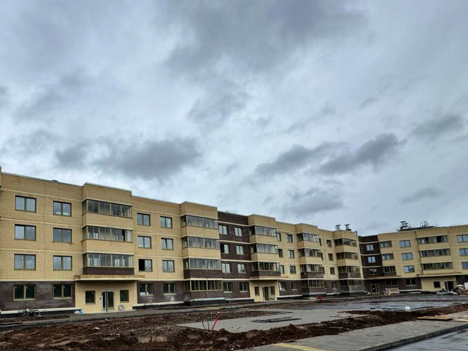 В Талдомском округе завершается строительство дома для переселенцев из аварийного жилья