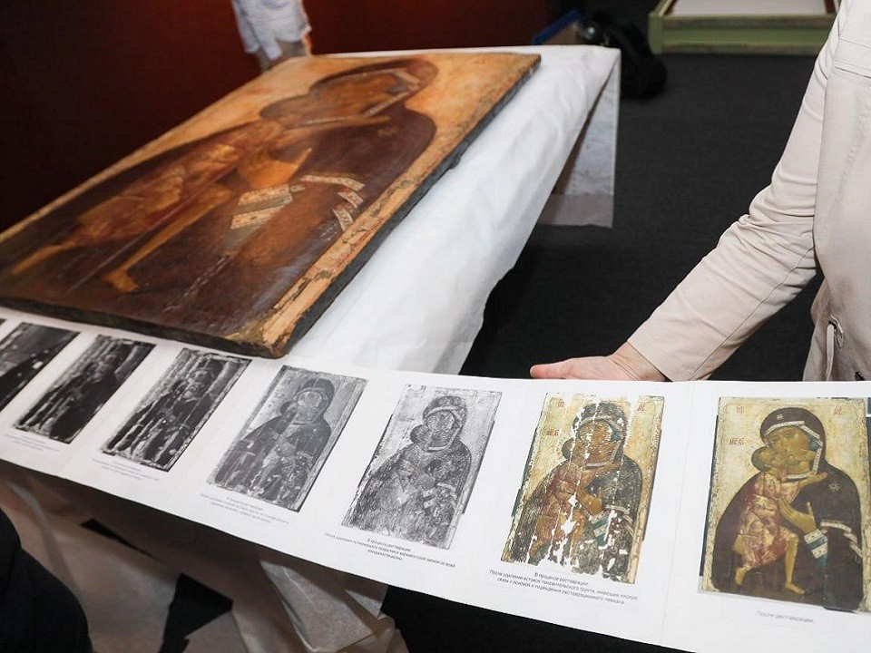 В Сергиево-Посадский музей привезли икону «Богоматерь Феодоровская» XVII века