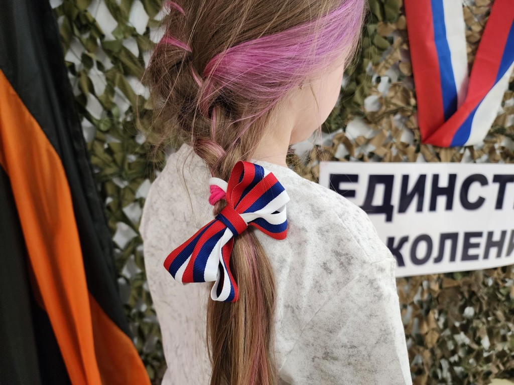 Украшения в цветах российского флага создали дети в Солнечногорске