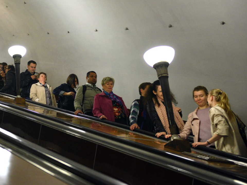 На Большой кольцевой линии метро произошел сбой из-за человека на путях