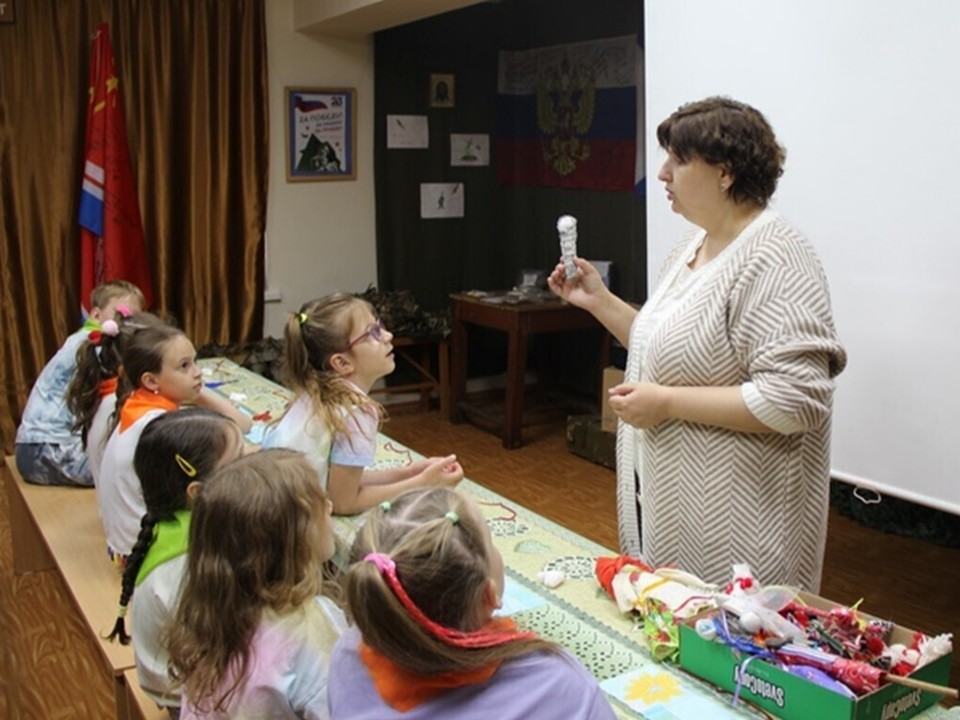 Лыткаринцы изготовили традиционные русские игрушки на мастер-классе