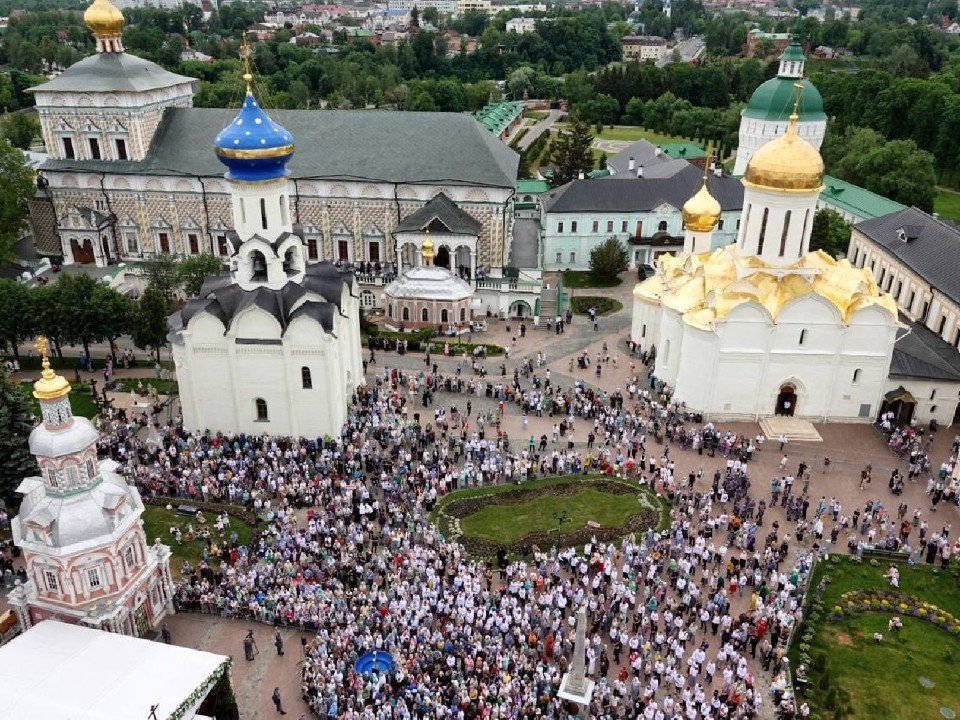 Рекордное число верующих привлекла чудотворная «Троица» в Сергиевом Посаде
