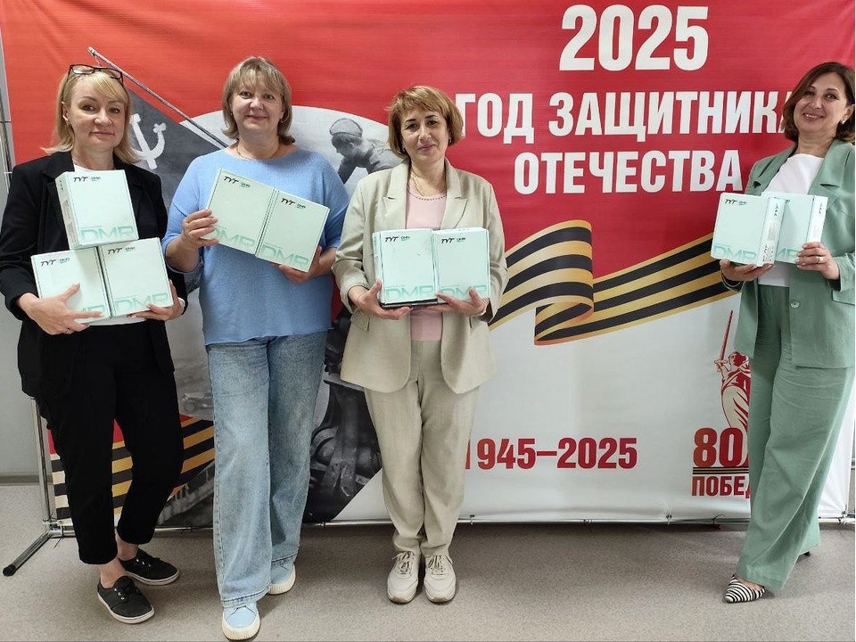 Педагоги из Орехово-Зуева передали портативные рации бойцам СВО