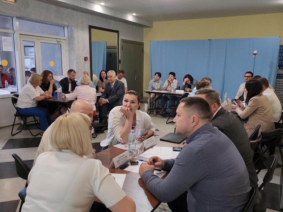 Сквер возле «Лиры» осветят, на Пушкина установят камеру: итоги выездной администрации в Большевике
