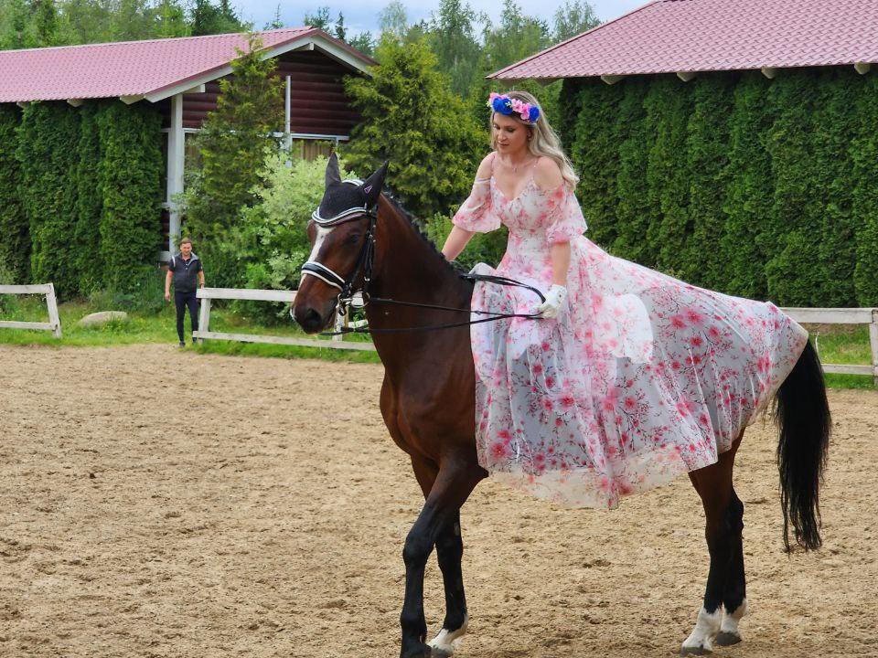 В Некрасовском выступила «Шальная императрица» конного спорта России
