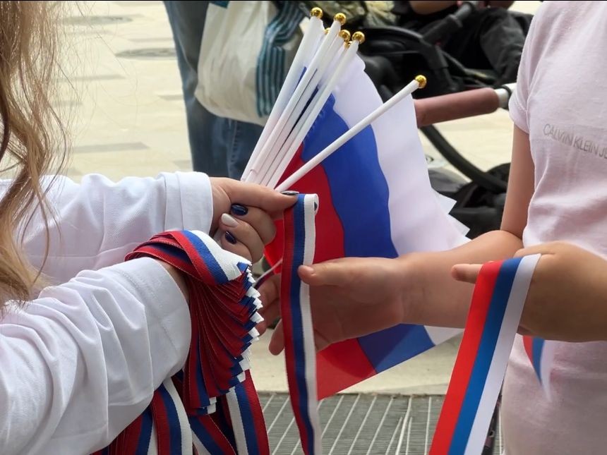 Торт в цветах триколора приготовят в можайском парке «Ривьера» на День России