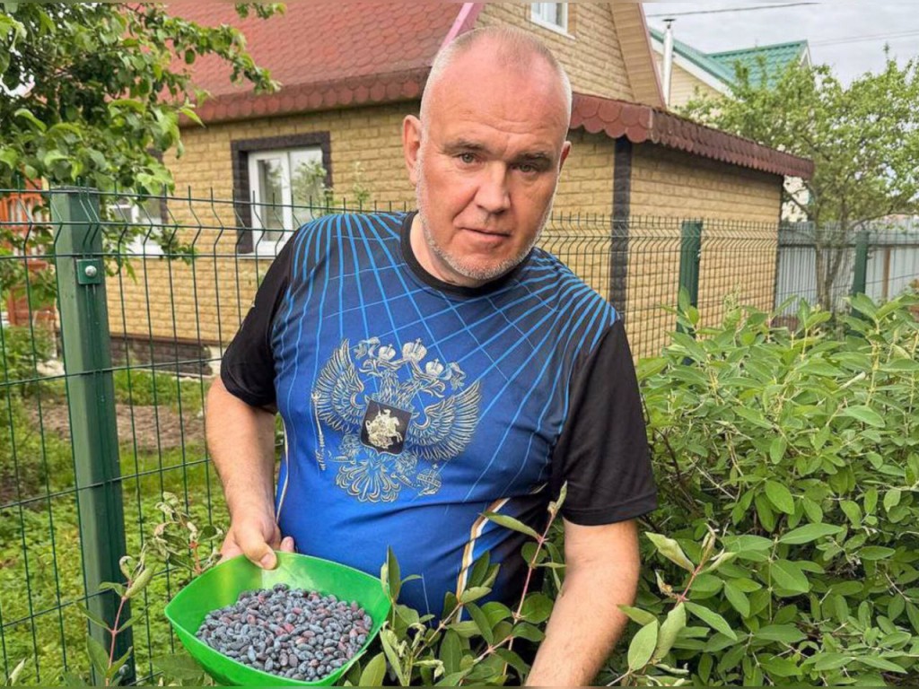 Глава Талдомского округа показал первый урожай со своего огорода