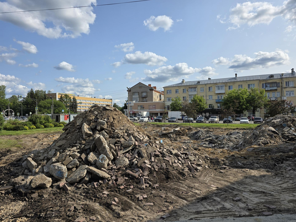 В Коломне разобрали старый фонтан у «Горизонта»