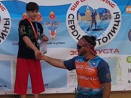 Чемпион из Апрелевки покорил стихию и взял золото на соревнованиях по сап-борду в Москве