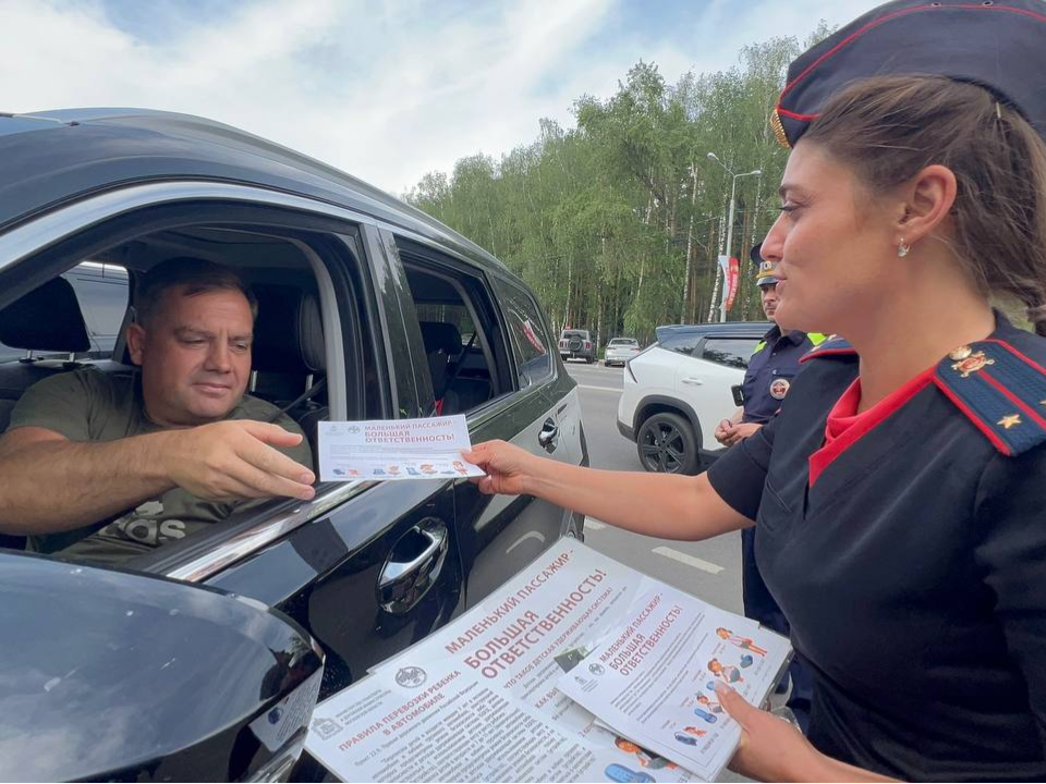 Домодедовцы получили билеты в цирк за правильную перевозку детей в автомобиле