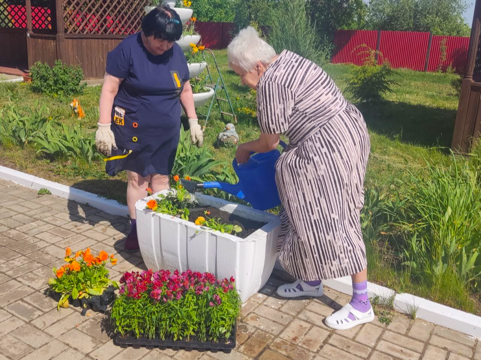Гарденотерапию для борьбы со стрессом практикуют в пансионате для пожилых