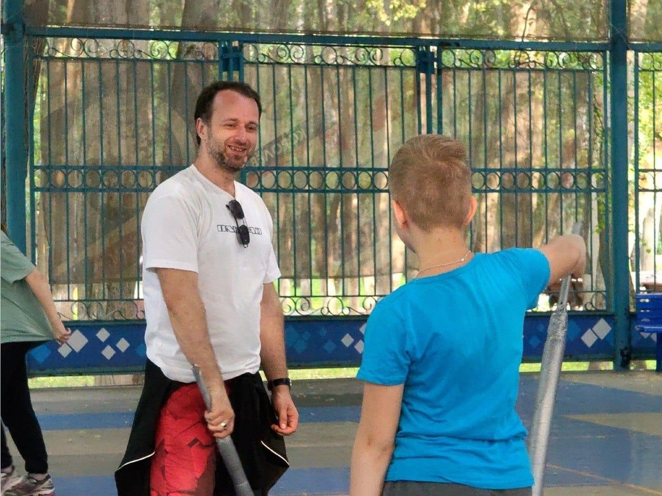 Народный театр Королева учит сценическому бою и зовет на спектакль в парке
