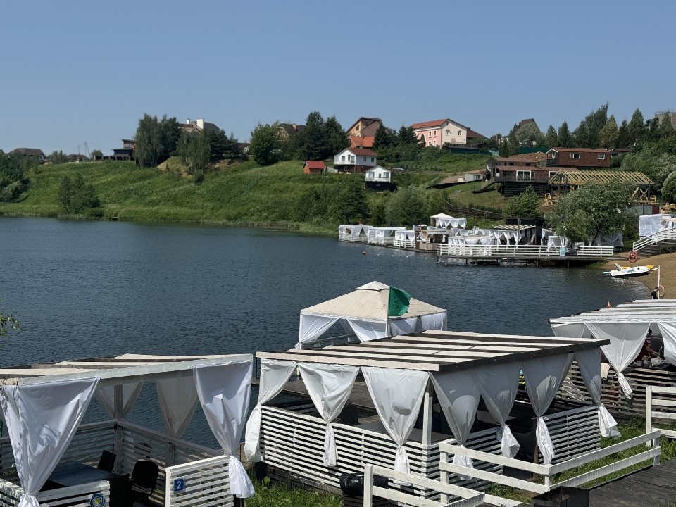 Где в Ленинском округе можно отдохнуть всей семьей у воды