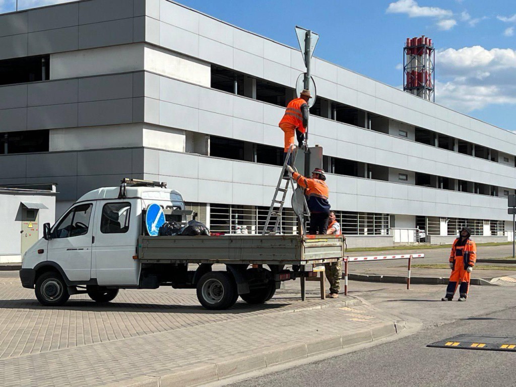 Дорожным знакам на улице Космонавтов в Дмитрове подарили новую жизнь