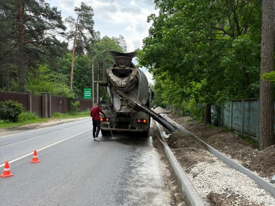 В Подмосковье в 11 округах построят тротуары