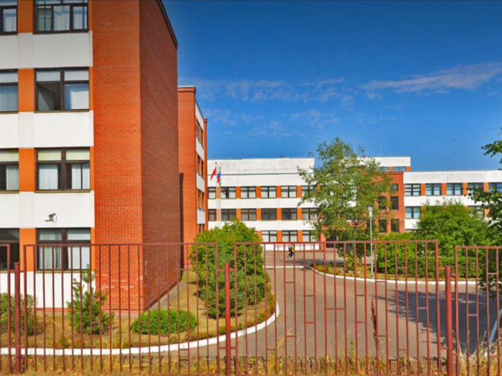Новые светильники установили возле школы в Кубинке