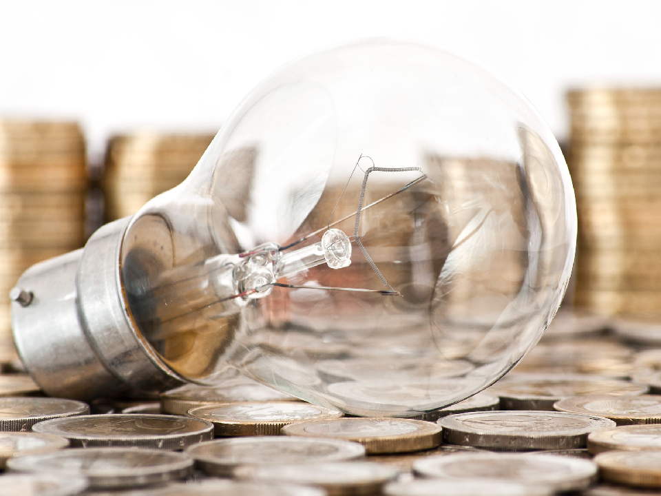 Тарифы на электроэнергию взлетят на 12% летом 2025 года