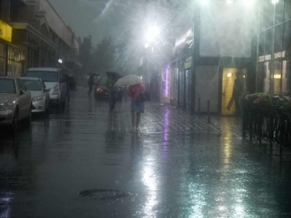 Московскую область накроет мощный грозовой фронт с градом, который усилится к ночи