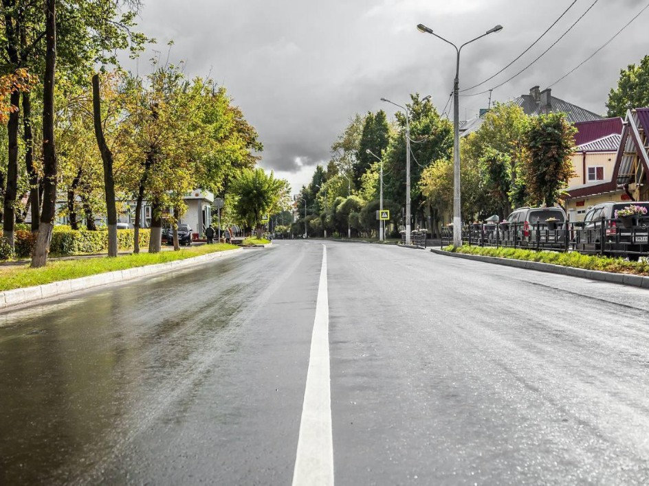 Риск аквапланирования вырос на трассах Подмосковья из-за дождей