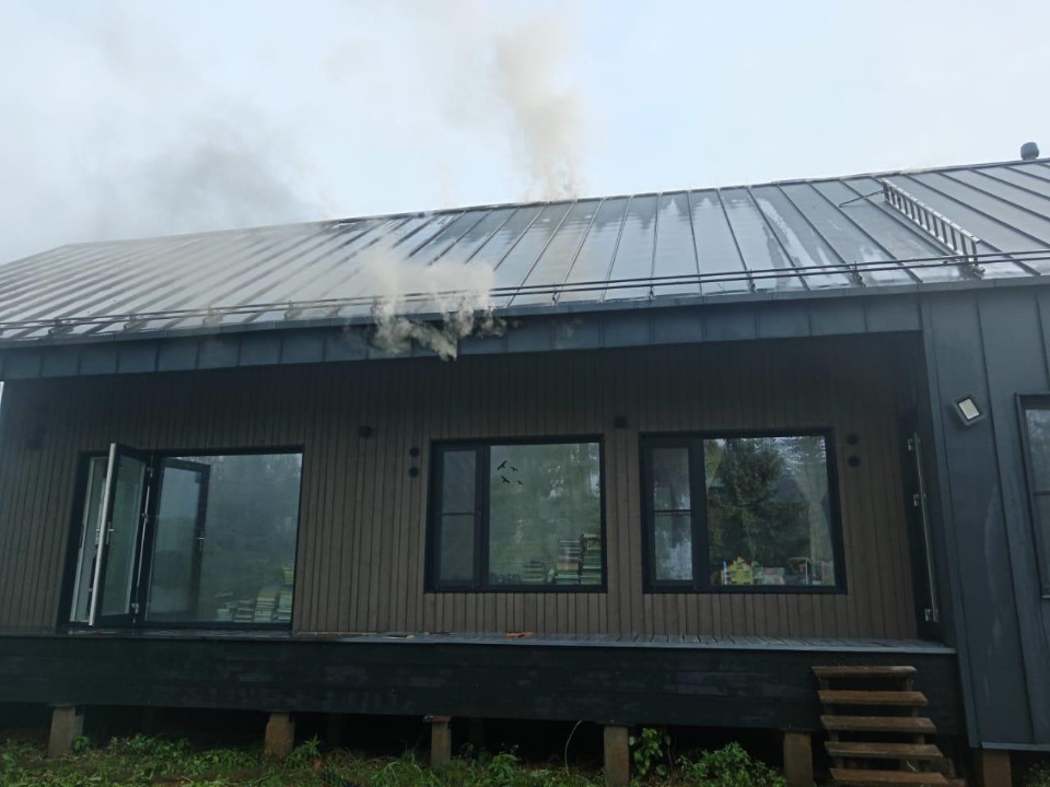 Пожарные ликвидировали возгорание в частном доме в деревне Дьяконово