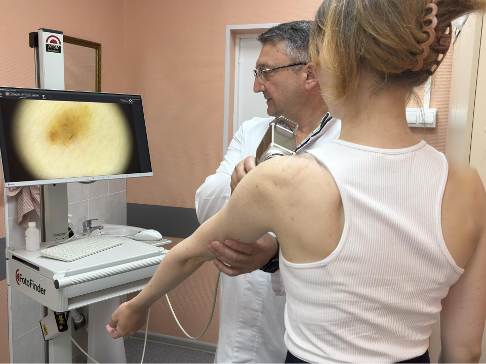 В Коломенской больнице провели онкоскрининг с помощью дерматоскопа