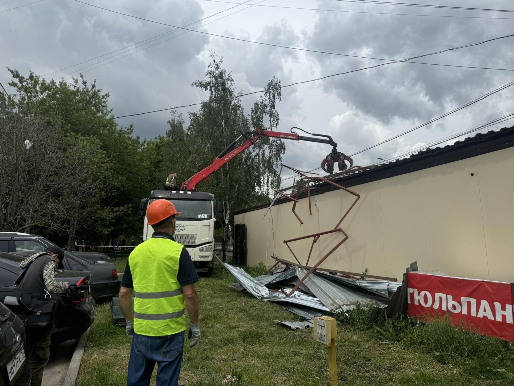 В Видном снесли незаконные ларьки, которые мешали ремонту теплосетей