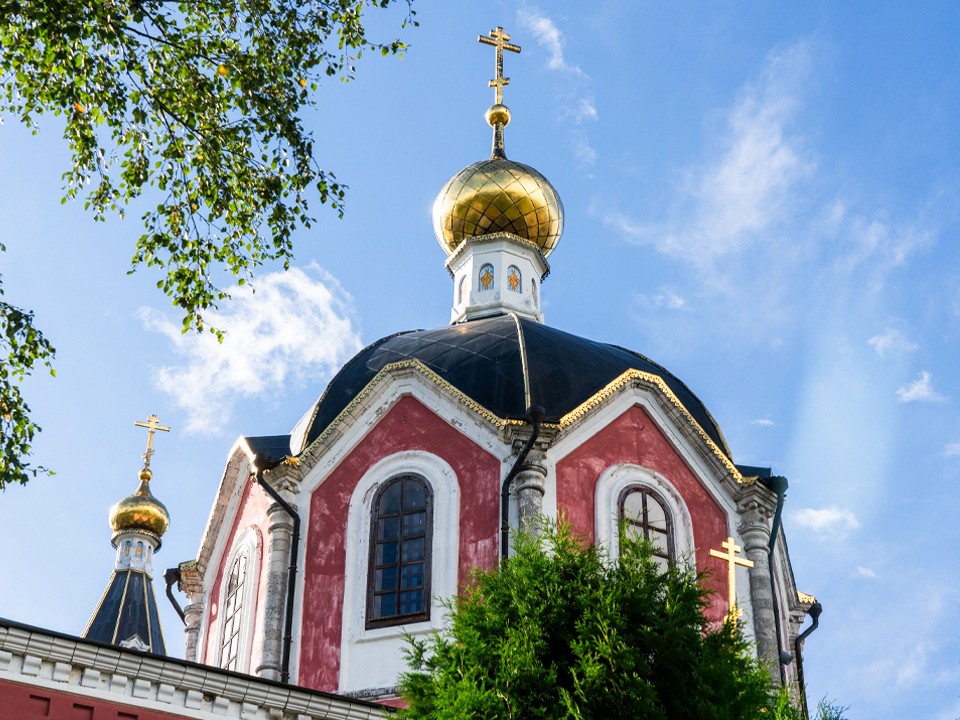 Православные праздники с 2 по 8 июня: мыть полы и плакать девушкам в этот день нельзя