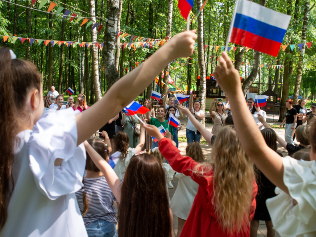 Жителей Лосино-Петровского пригласили в Никольский парк на концерт ко Дню России