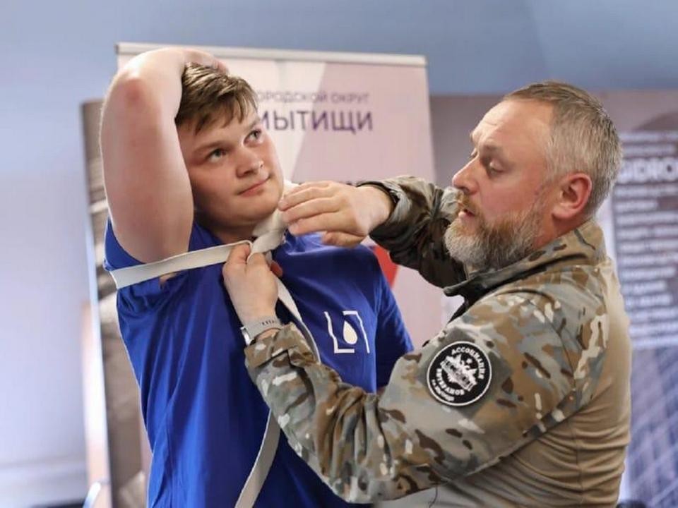 Бойцы СВО учат азам военной подготовки работников мытищинских предприятий